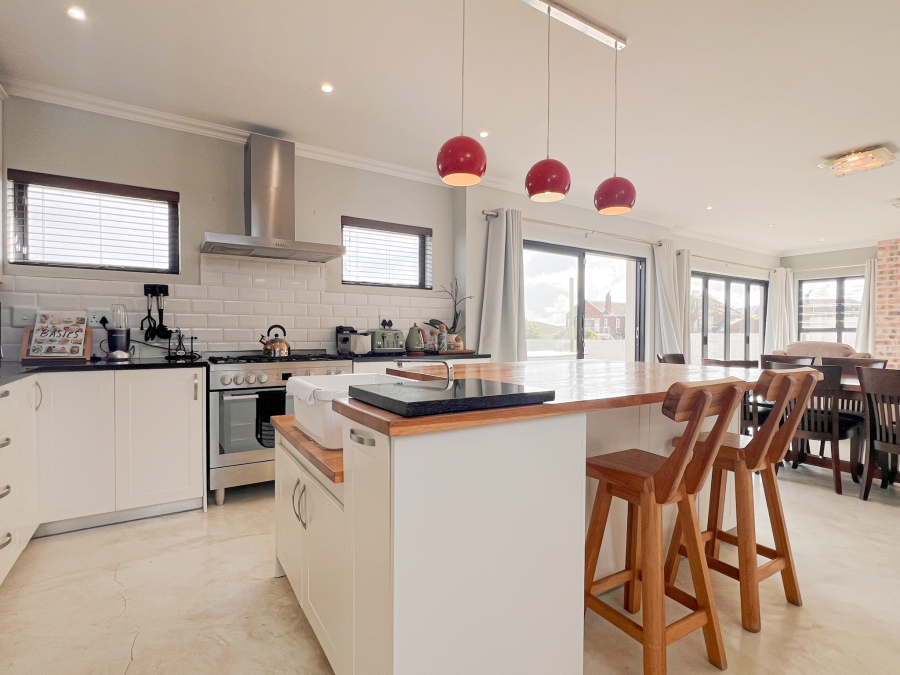 5 Bedroom Property for Sale in Myburgh Park Western Cape
